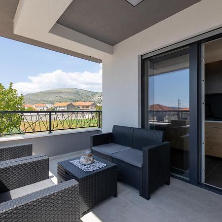 Apartments Maya & Tina Trogir Eksteriør billede