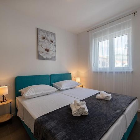 Apartments Maya & Tina Trogir Eksteriør billede