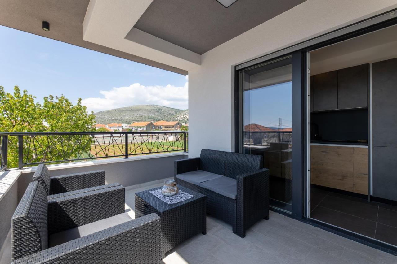 Apartments Maya & Tina Trogir Eksteriør billede