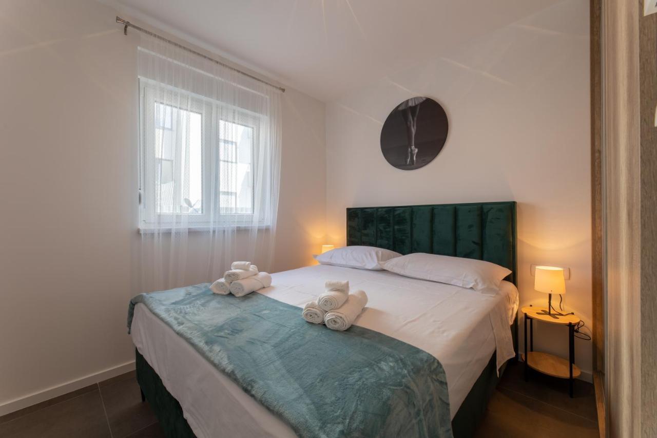 Apartments Maya & Tina Trogir Eksteriør billede